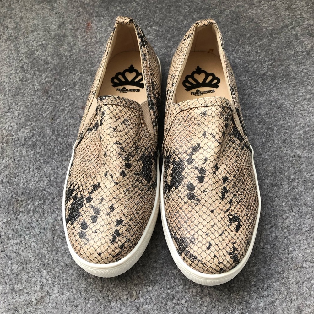 Slip-On Women’s Sneakers in Beige Snake Print